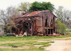 Barn that is falling apart